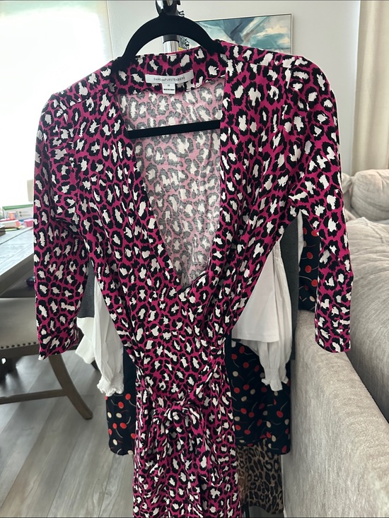 Diane Von Furstenberg Dresses & Skirts - Diane Von Furstenberg Pink and Black Leopard Print Long Sleeve Wrap Dress